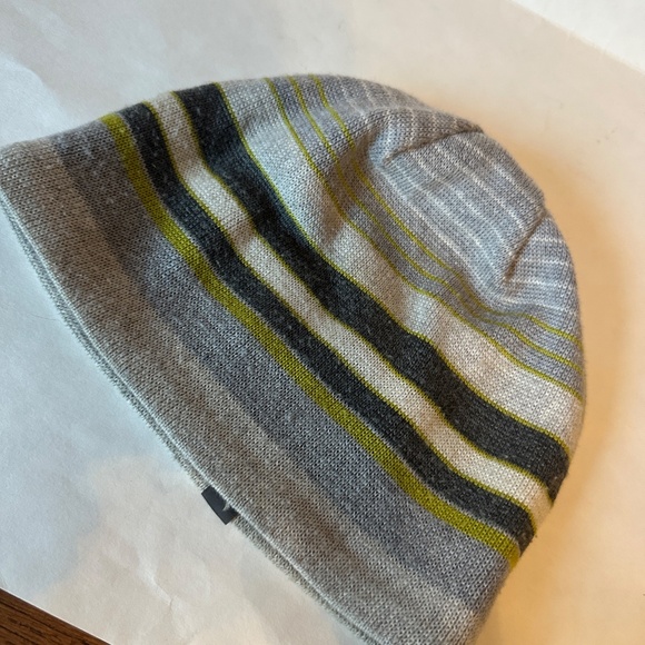 Eddie Bauer merino wool beanie - lime green & grey - Picture 4 of 4
